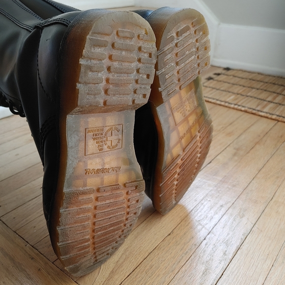 SOLD Like new dr Martens 1914 w tall leather Boots - Picture 5 of 13